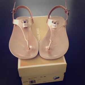 Sale Michael Kors 🆕Jelly Thong Sandals with box.